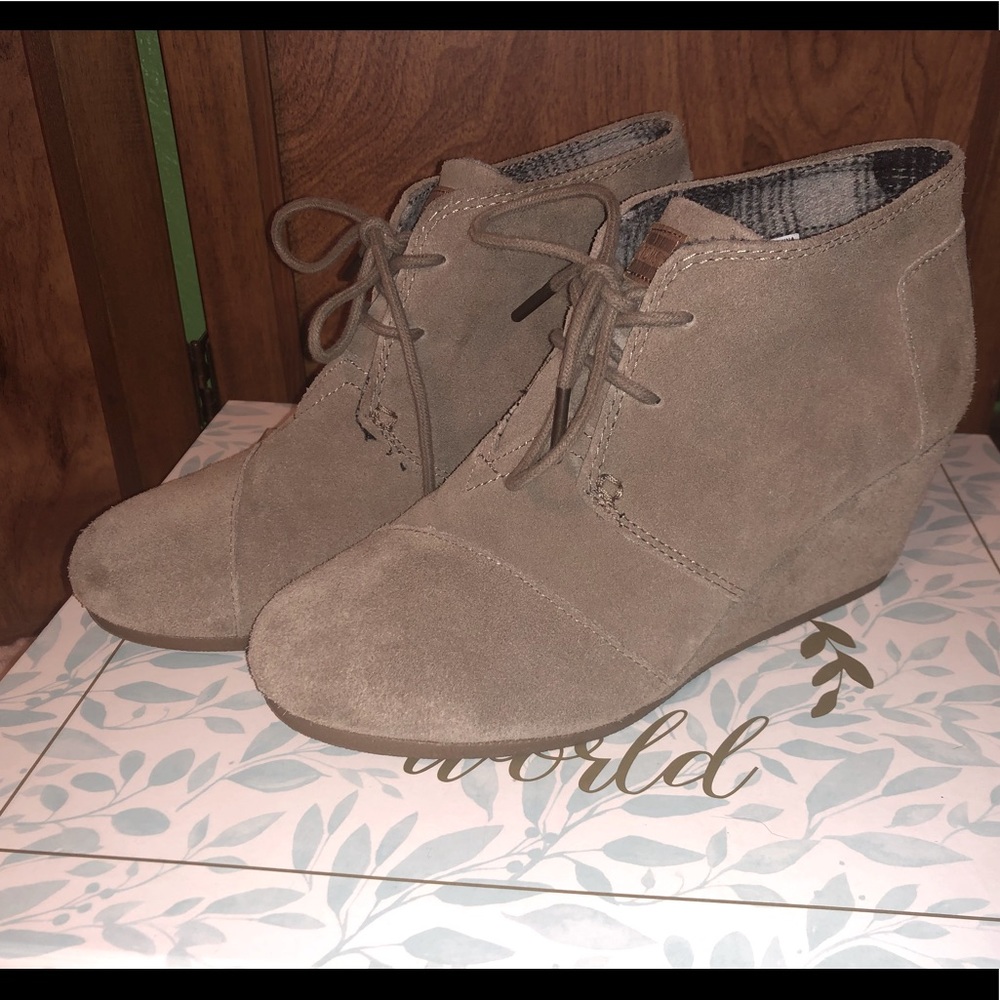 Women’s Toms Beige Suede Wedge Bootie